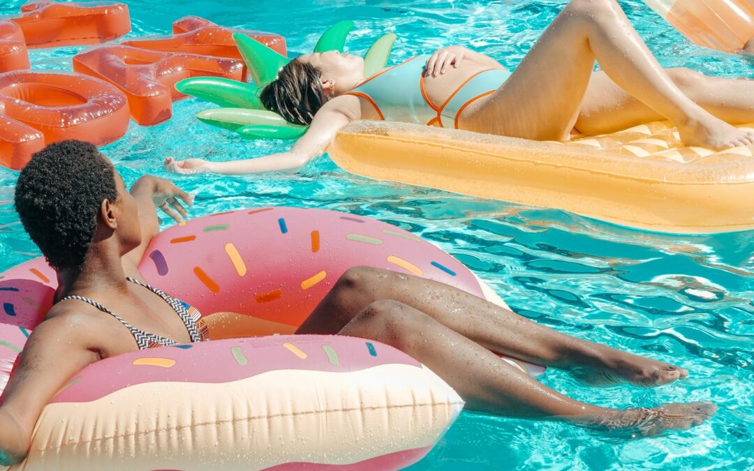 chicas piscina